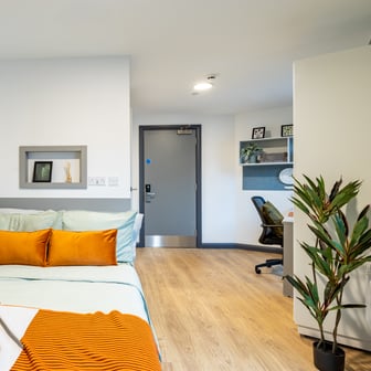 Gold En Suite - Image 4